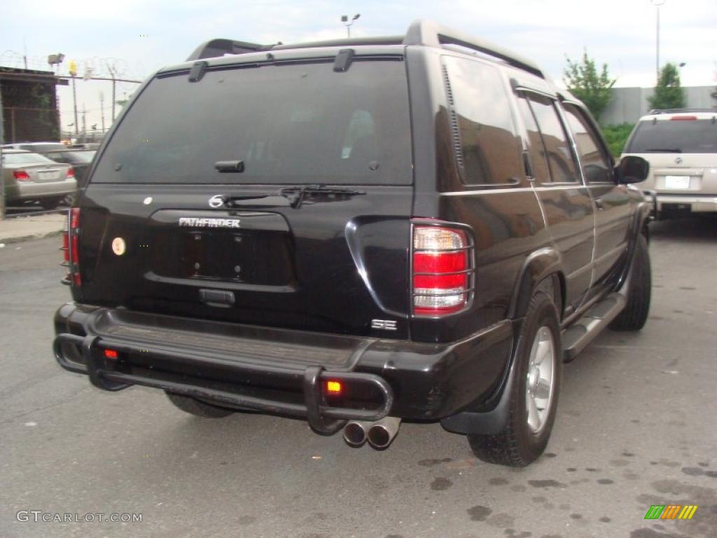 2003 Pathfinder SE 4x4 - Super Black / Charcoal photo #4