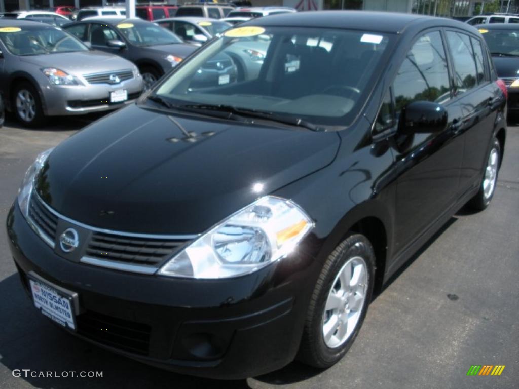 2009 Versa 1.8 SL Hatchback - Super Black / Charcoal photo #1