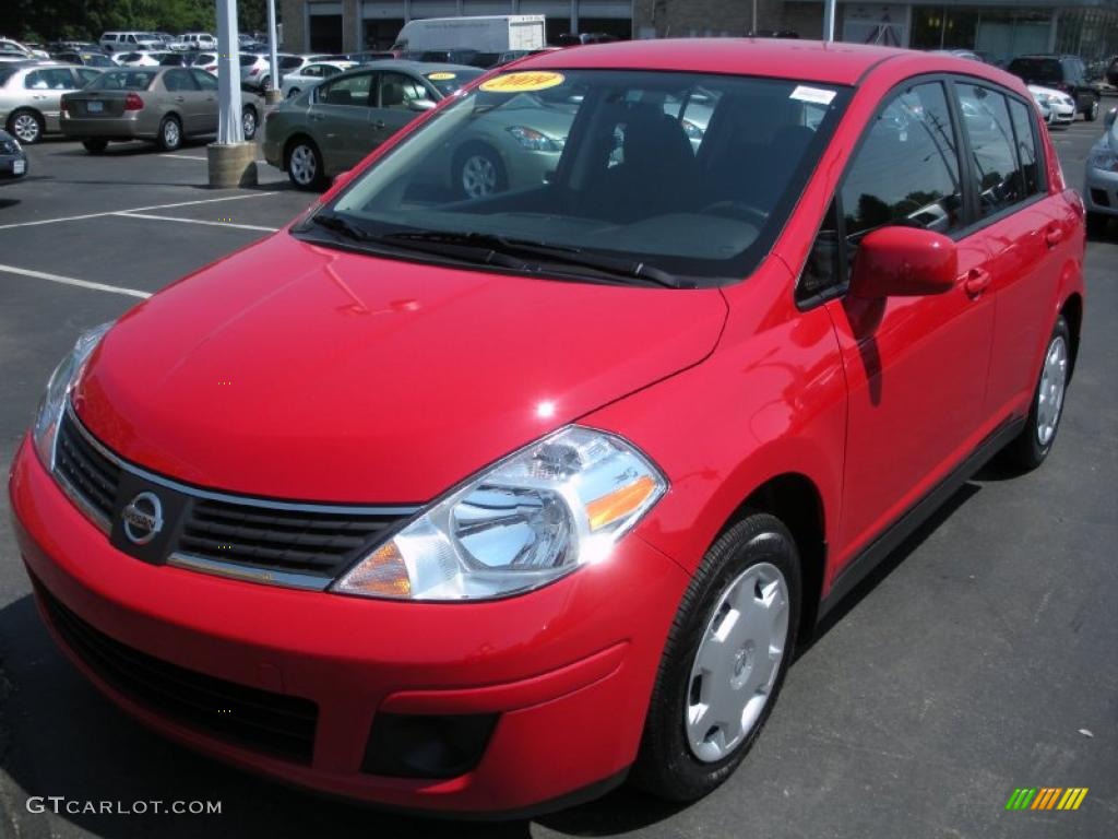 2009 Versa 1.8 S Hatchback - Red Alert / Charcoal photo #1