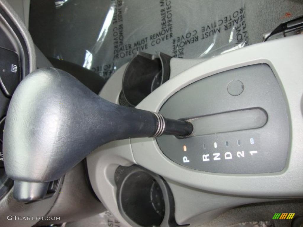 2005 Focus ZX4 S Sedan - CD Silver Metallic / Dark Flint/Light Flint photo #15