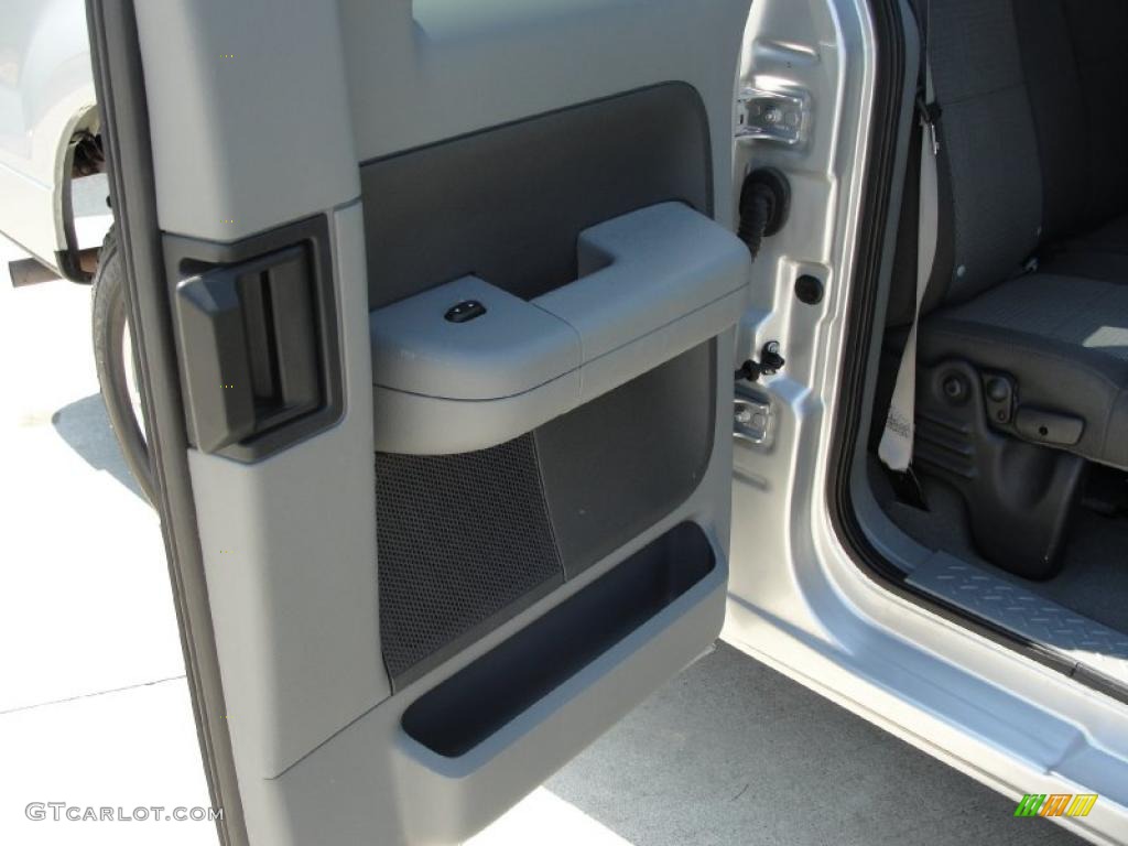 2006 F150 XLT SuperCab - Silver Metallic / Medium/Dark Flint photo #32