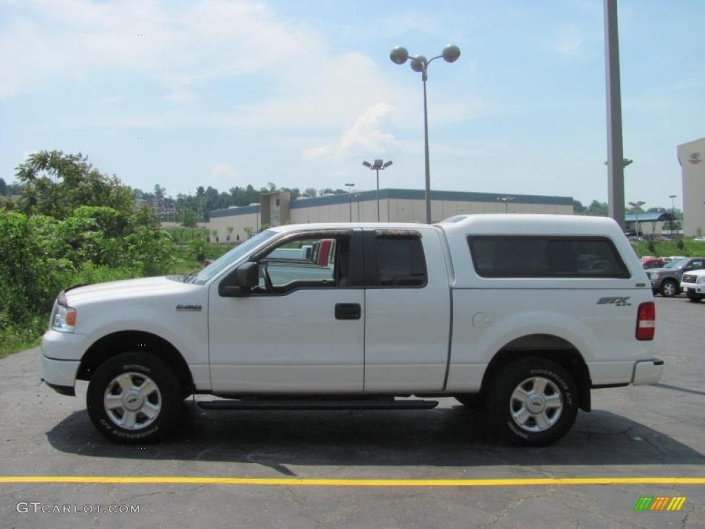 2005 F150 STX SuperCab 4x4 - Oxford White / Medium Flint Grey photo #2