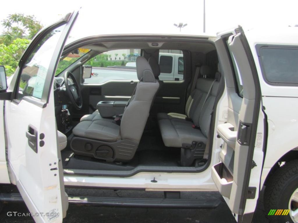 2005 F150 STX SuperCab 4x4 - Oxford White / Medium Flint Grey photo #8