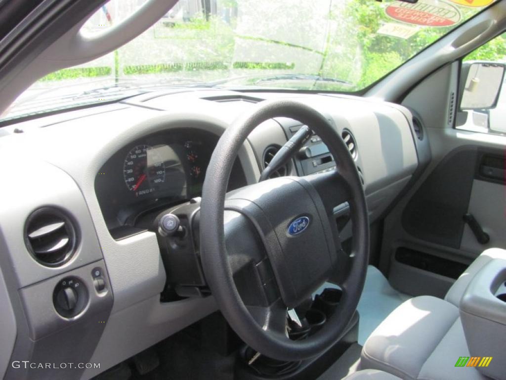 2005 F150 STX SuperCab 4x4 - Oxford White / Medium Flint Grey photo #10