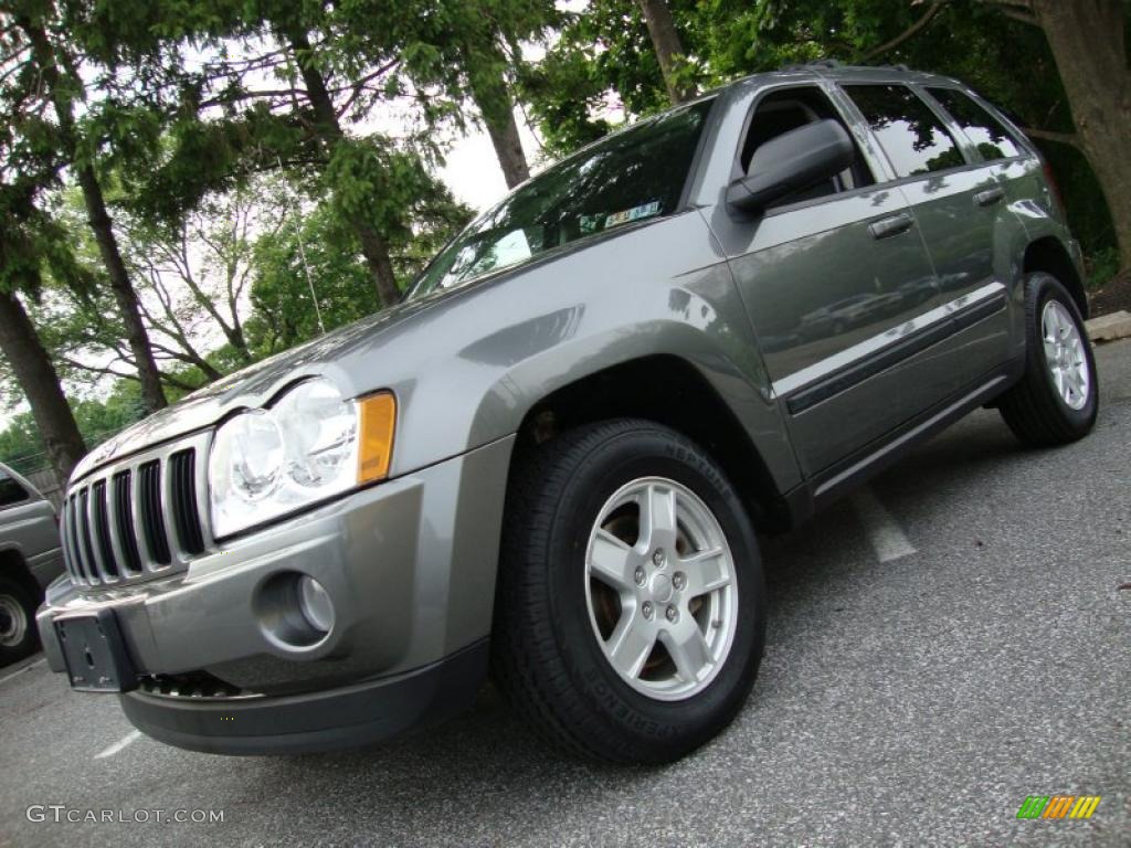 2007 Grand Cherokee Laredo 4x4 - Mineral Gray Metallic / Medium Slate Gray photo #1
