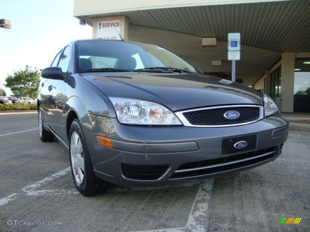 2006 Focus ZX4 SE Sedan - Liquid Grey Metallic / Dark Flint/Light Flint photo #1