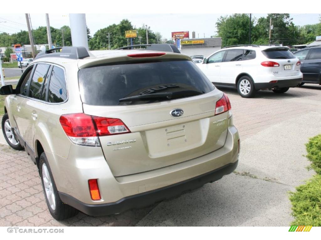 2010 Outback 2.5i Premium Wagon - Harvest Gold Metallic / Warm Ivory photo #5