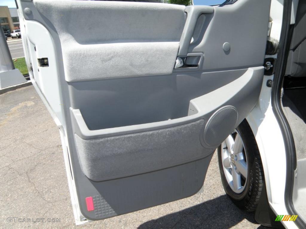 2001 EuroVan MV - Arctic White / Grey photo #11