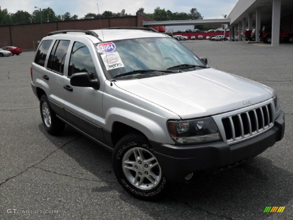 2004 Grand Cherokee Laredo - Bright Silver Metallic / Dark Slate Gray photo #5