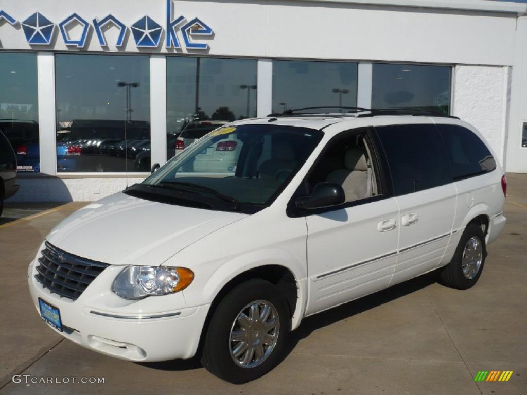 2007 Town & Country Limited - Stone White / Dark Khaki/Light Graystone photo #2