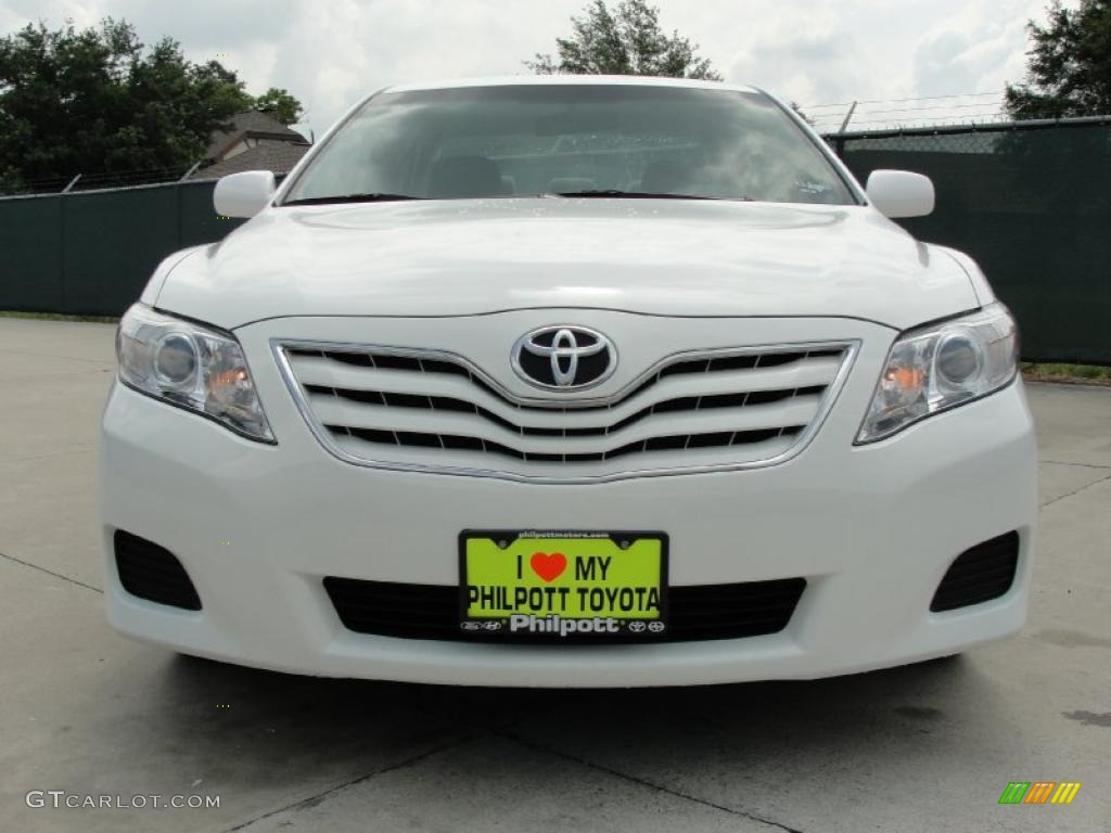 2010 Camry LE - Super White / Ash Gray photo #9
