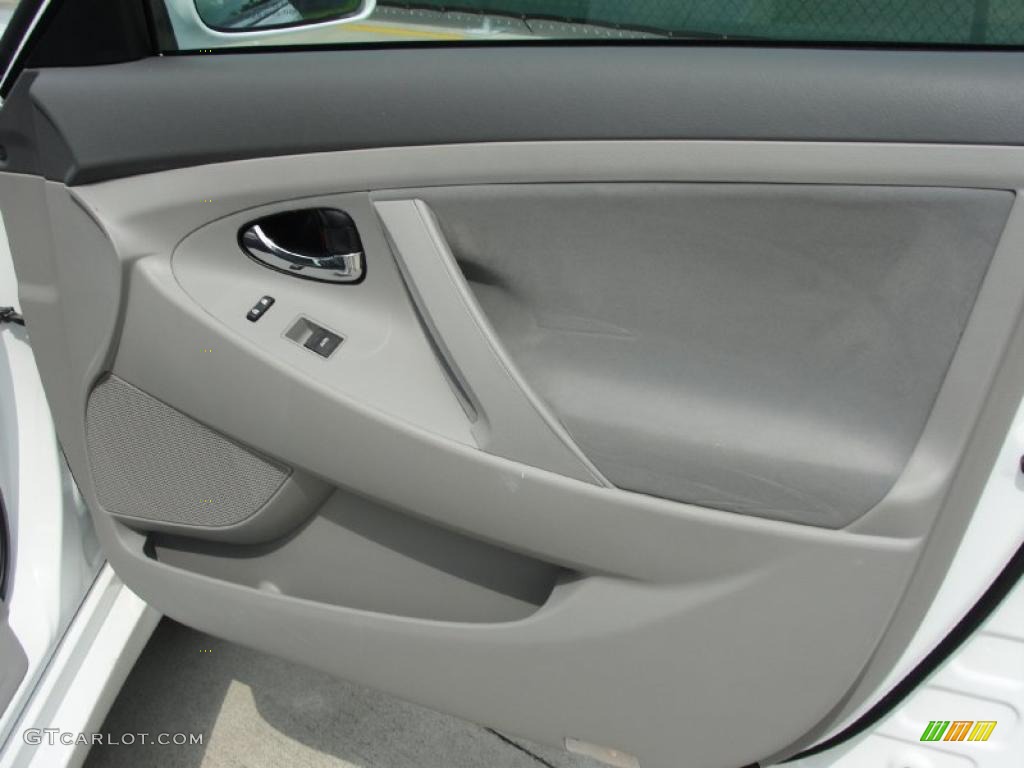 2010 Camry LE - Super White / Ash Gray photo #23