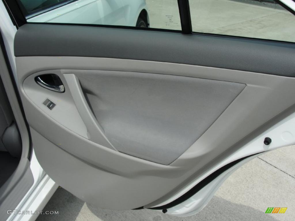 2010 Camry LE - Super White / Ash Gray photo #26
