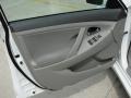 Super White - Camry LE Photo No. 31