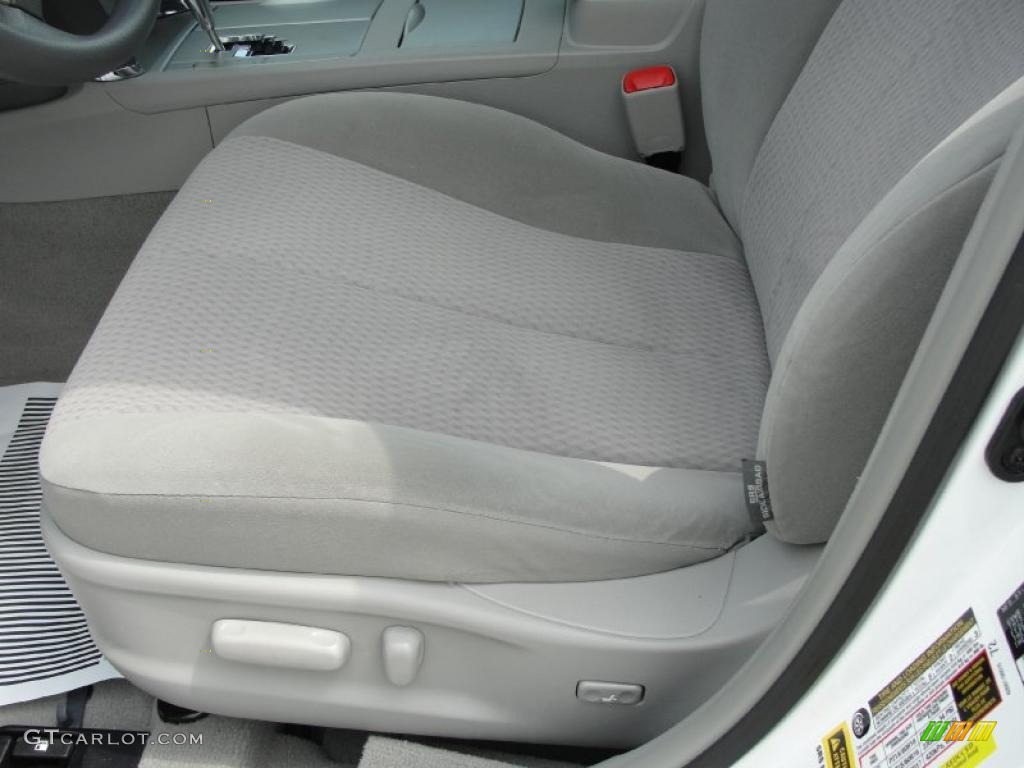 2010 Camry LE - Super White / Ash Gray photo #34