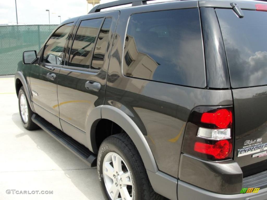 2006 Explorer XLT - Dark Stone Metallic / Stone photo #5