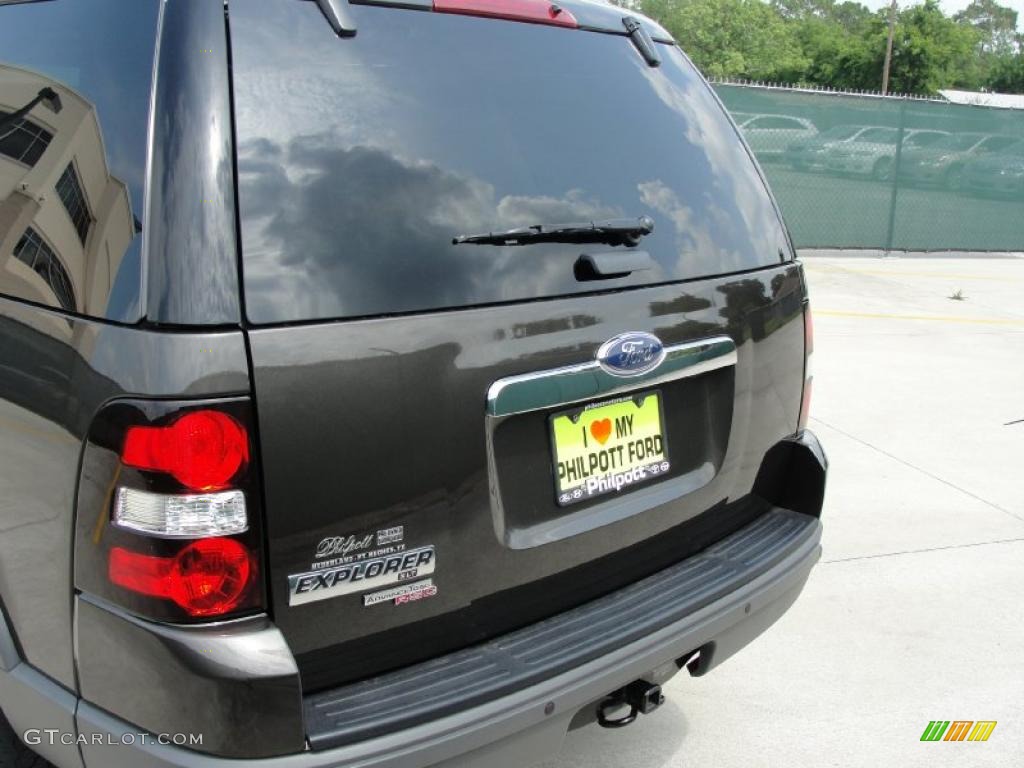 2006 Explorer XLT - Dark Stone Metallic / Stone photo #21
