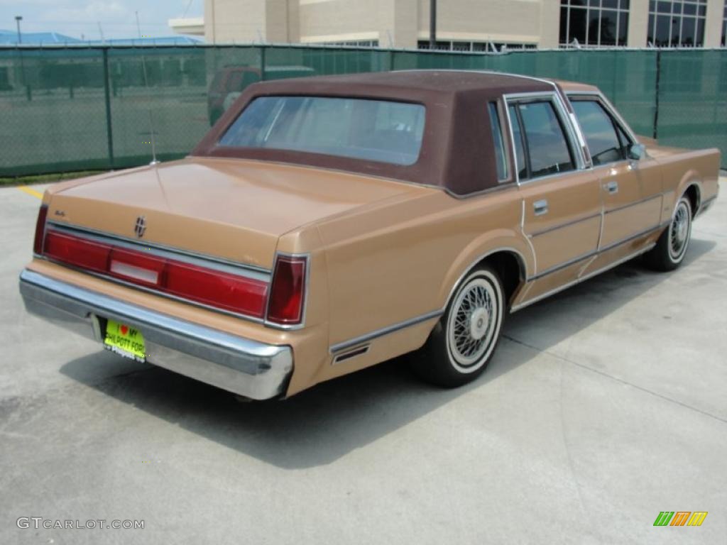 Sand Beige Metallic 1985 Lincoln Town Car Standard Town Car Model Exterior Photo #30761427