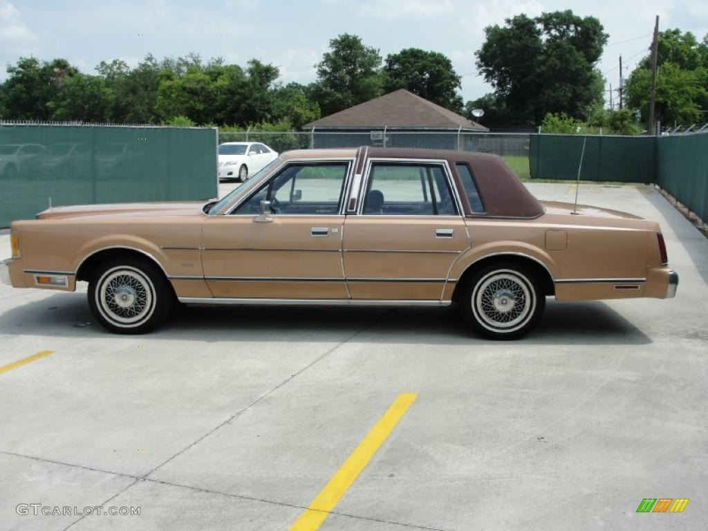 Sand Beige Metallic 1985 Lincoln Town Car Standard Town Car Model Exterior Photo #30761471