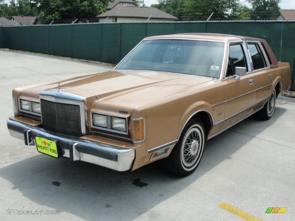 Sand Beige Metallic 1985 Lincoln Town Car Standard Town Car Model Exterior Photo #30761487