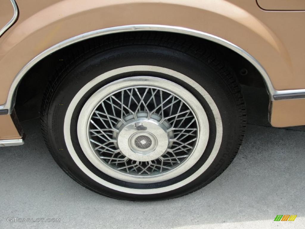 1985 Lincoln Town Car Standard Town Car Model Wheel Photo #30761563