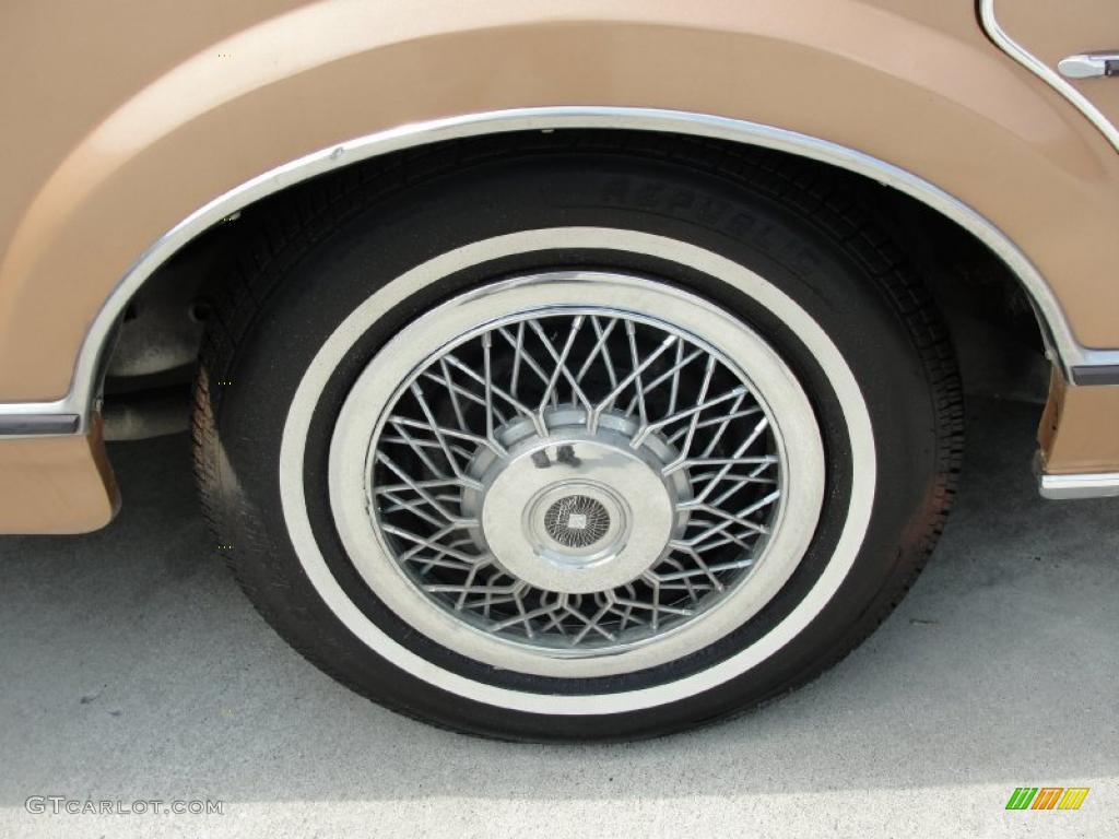 1985 Lincoln Town Car Standard Town Car Model Wheel Photo #30761579