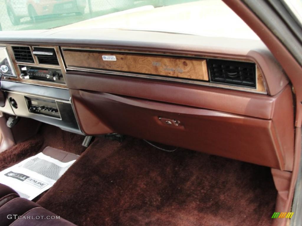 1985 Lincoln Town Car Standard Town Car Model Carob Brown Dashboard Photo #30761763