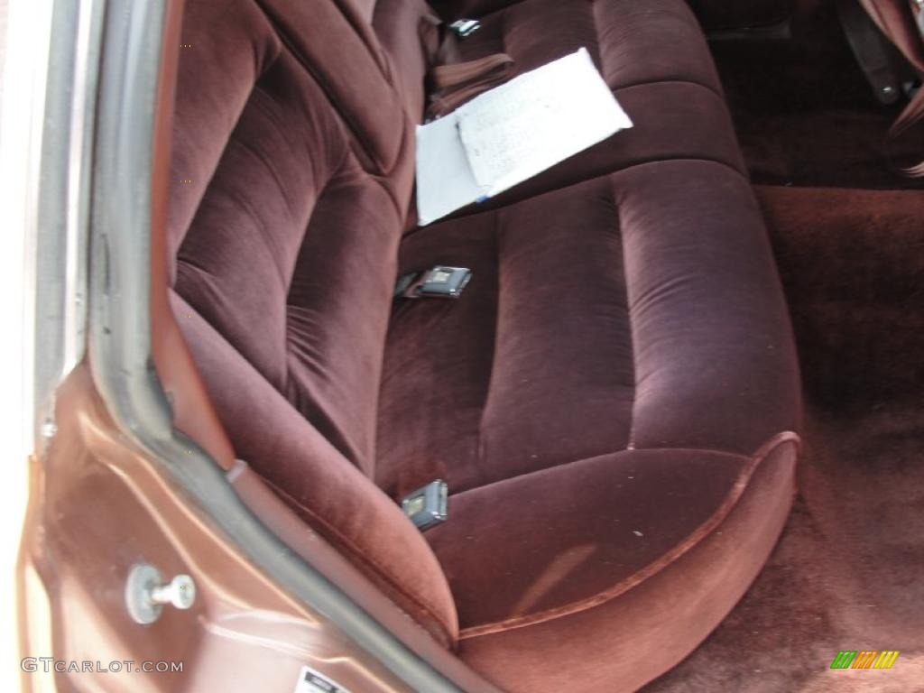 1985 Lincoln Town Car Standard Town Car Model Rear Seat Photo #30761813