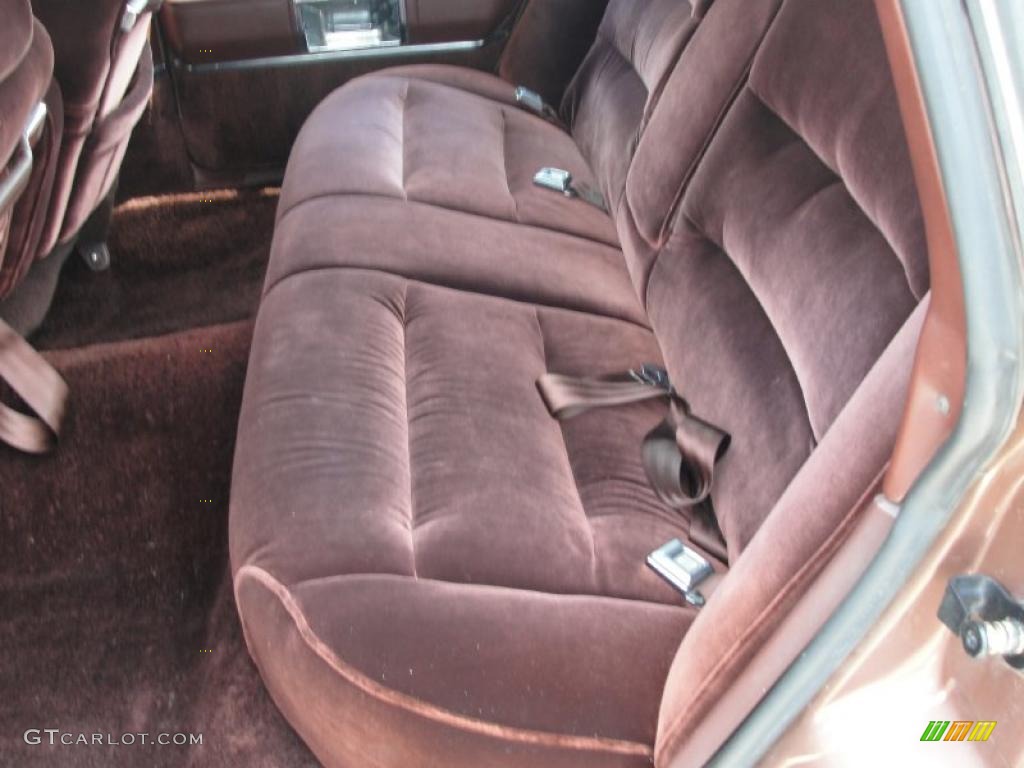 1985 Lincoln Town Car Standard Town Car Model Rear Seat Photo #30761843