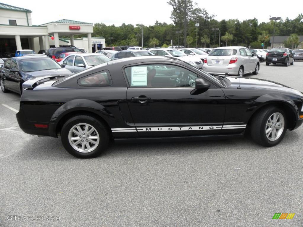 2006 Mustang V6 Premium Coupe - Black / Red/Dark Charcoal photo #11