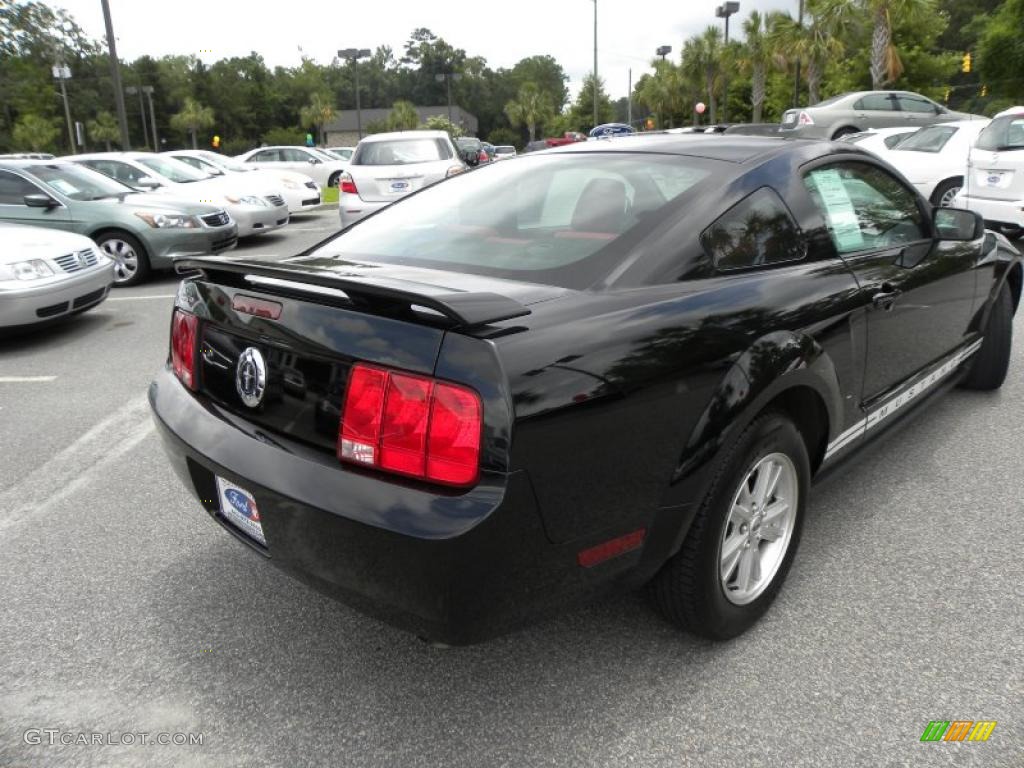 2006 Mustang V6 Premium Coupe - Black / Red/Dark Charcoal photo #12