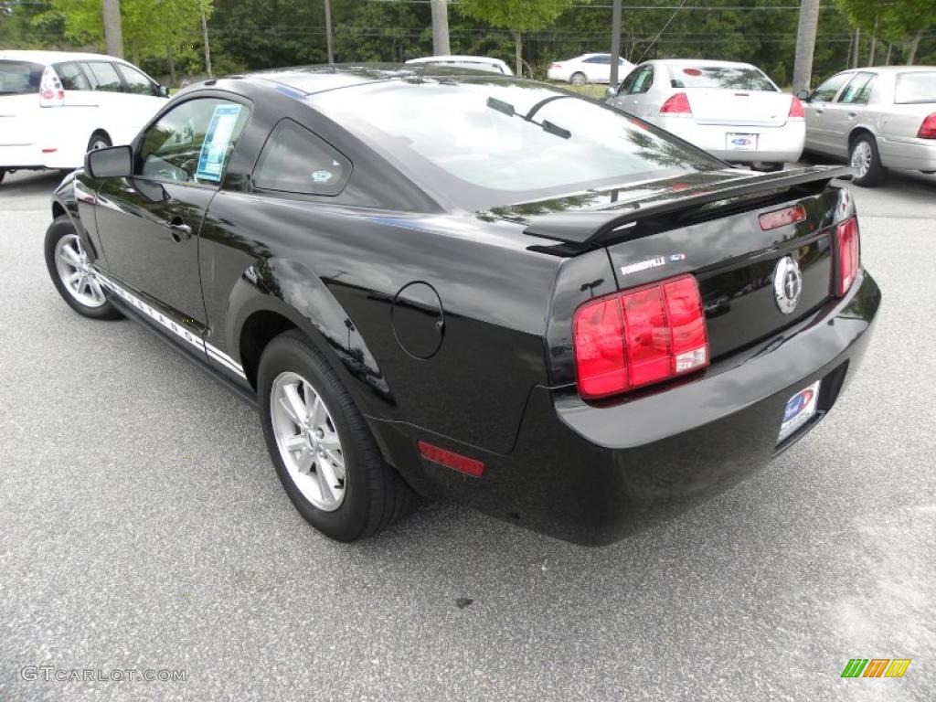 2006 Mustang V6 Premium Coupe - Black / Red/Dark Charcoal photo #14