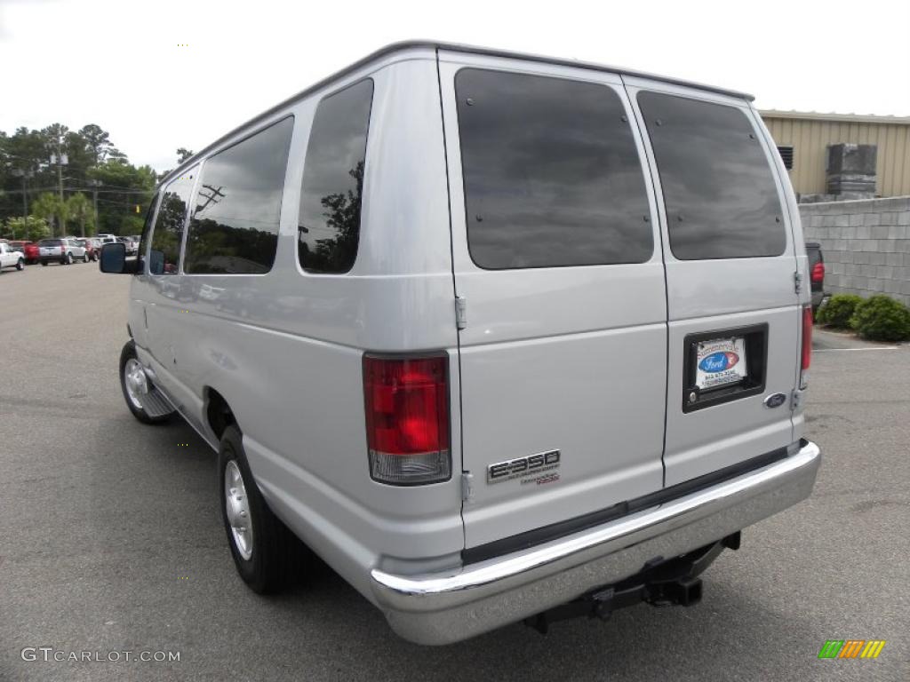 2007 E Series Van E350 Super Duty XLT 15 Passenger - Silver Metallic / Medium Flint Grey photo #17