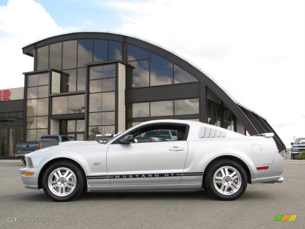 2008 Mustang GT Premium Coupe - Brilliant Silver Metallic / Dark Charcoal photo #1