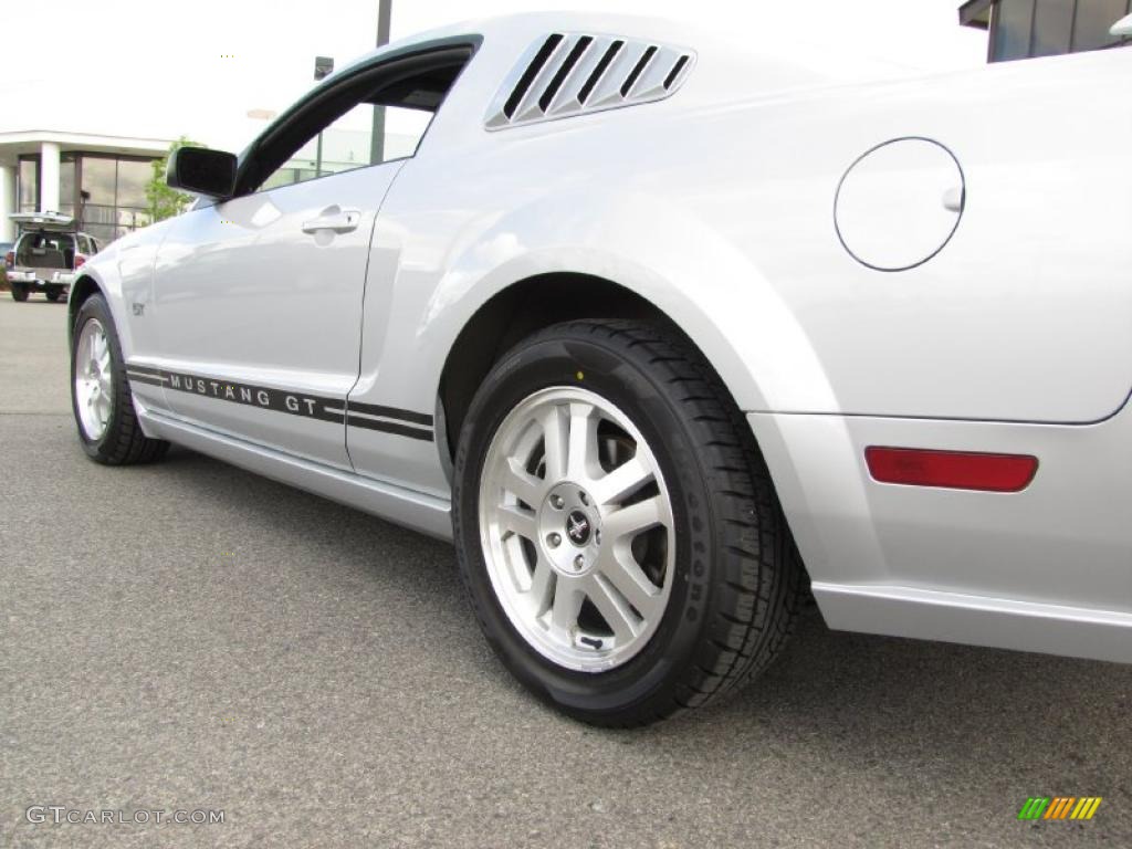 2008 Mustang GT Premium Coupe - Brilliant Silver Metallic / Dark Charcoal photo #17