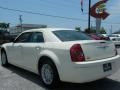 Cool Vanilla White - 300 Touring Photo No. 3