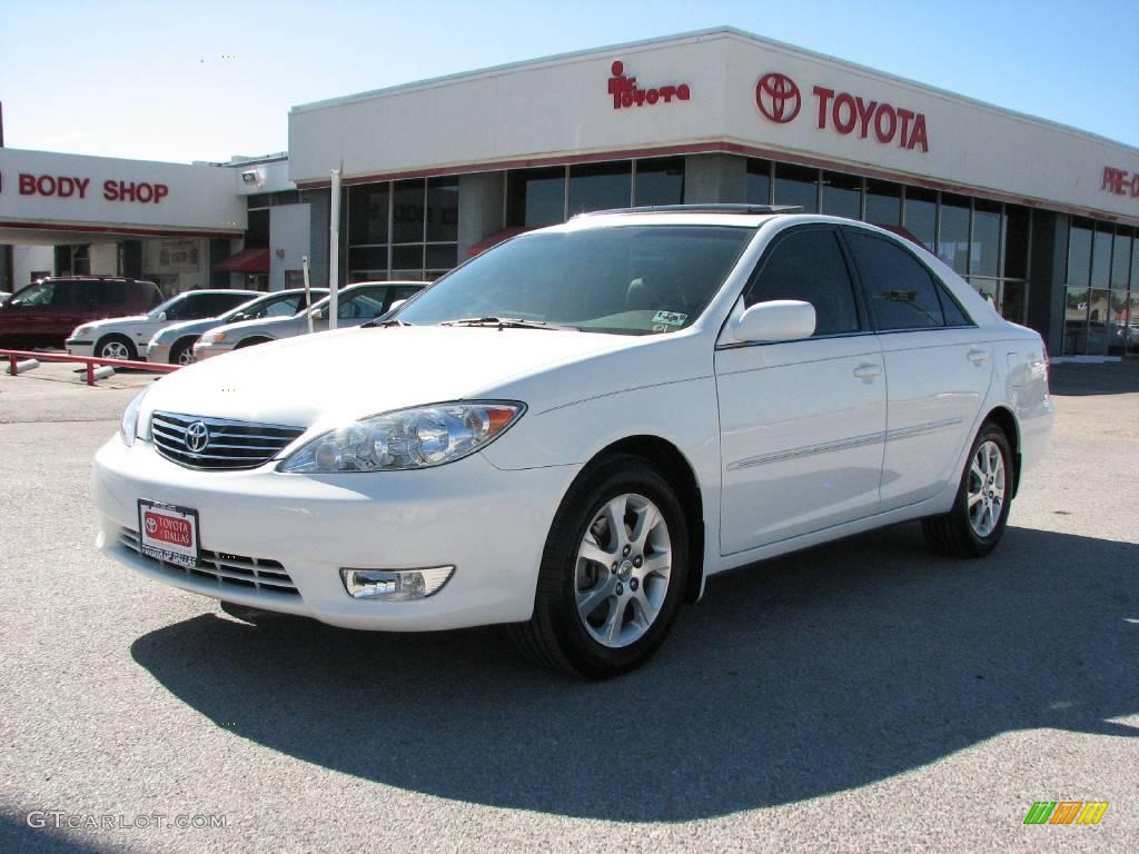 2005 Camry XLE V6 - Super White / Taupe photo #2