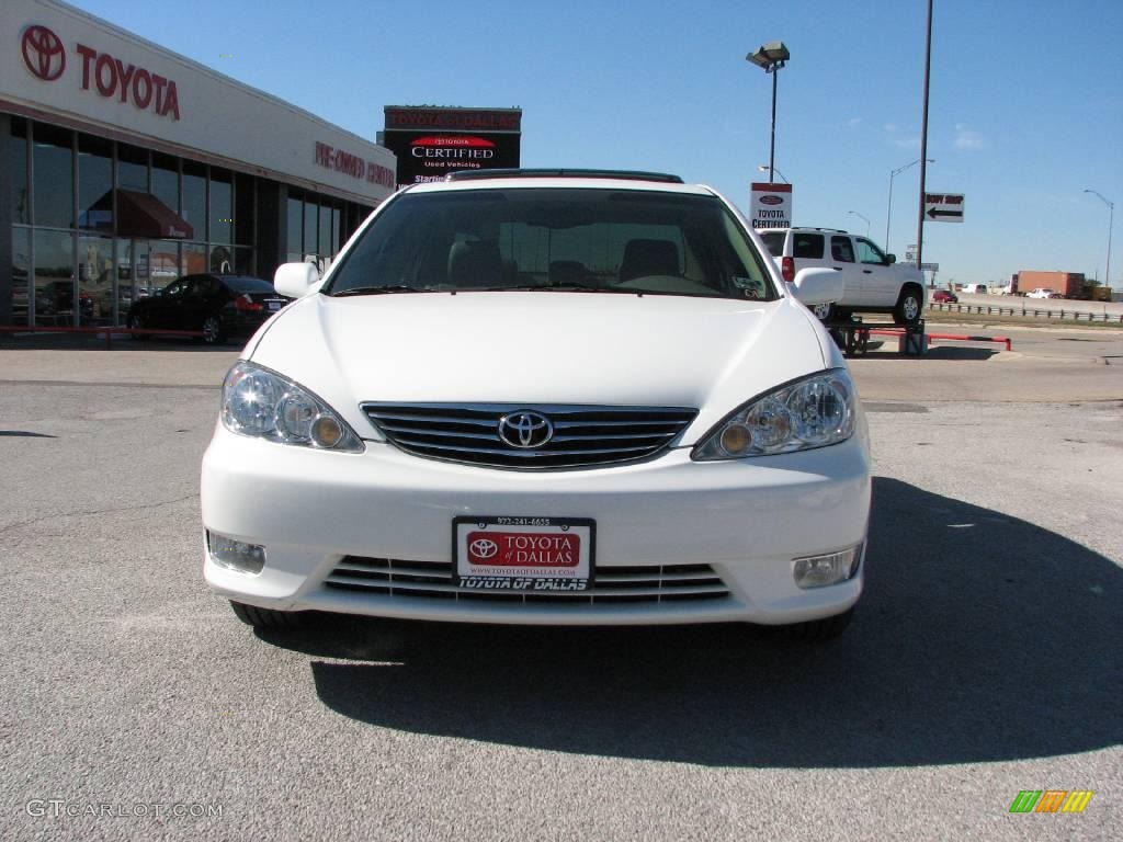 2005 Camry XLE V6 - Super White / Taupe photo #3