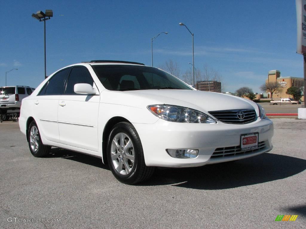 2005 Camry XLE V6 - Super White / Taupe photo #4