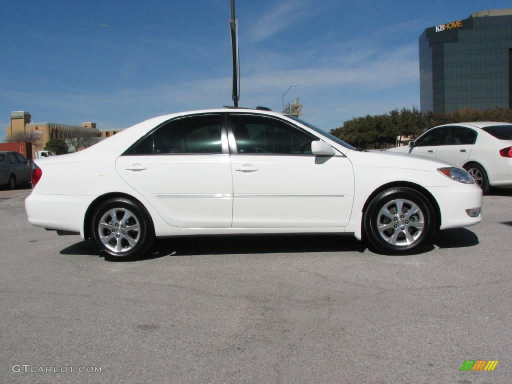 2005 Camry XLE V6 - Super White / Taupe photo #5