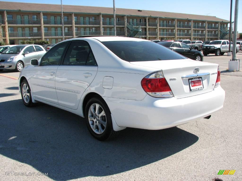 2005 Camry XLE V6 - Super White / Taupe photo #8