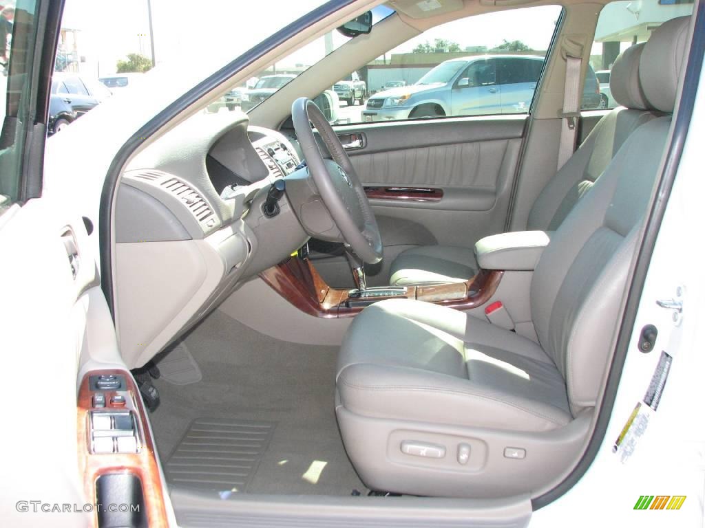 2005 Camry XLE V6 - Super White / Taupe photo #9