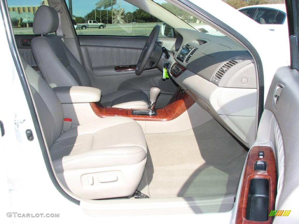 2005 Camry XLE V6 - Super White / Taupe photo #10