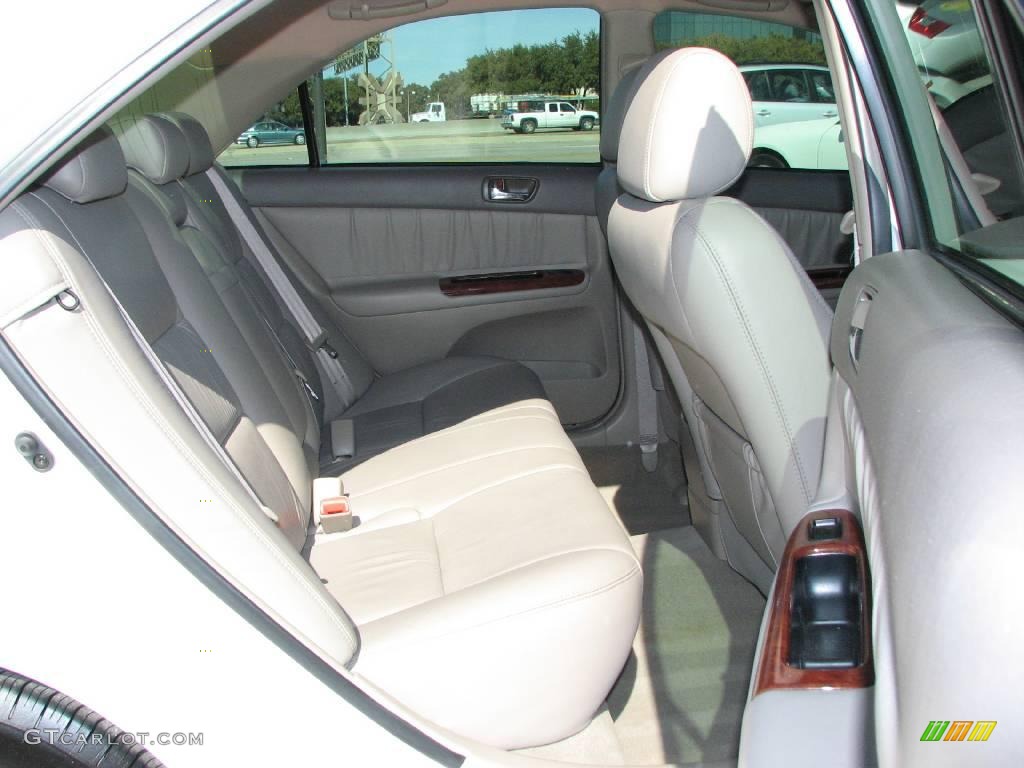 2005 Camry XLE V6 - Super White / Taupe photo #11