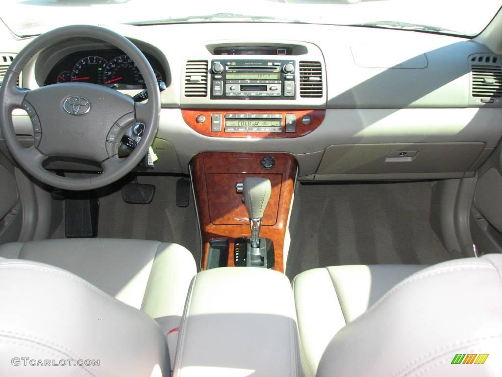 2005 Camry XLE V6 - Super White / Taupe photo #12
