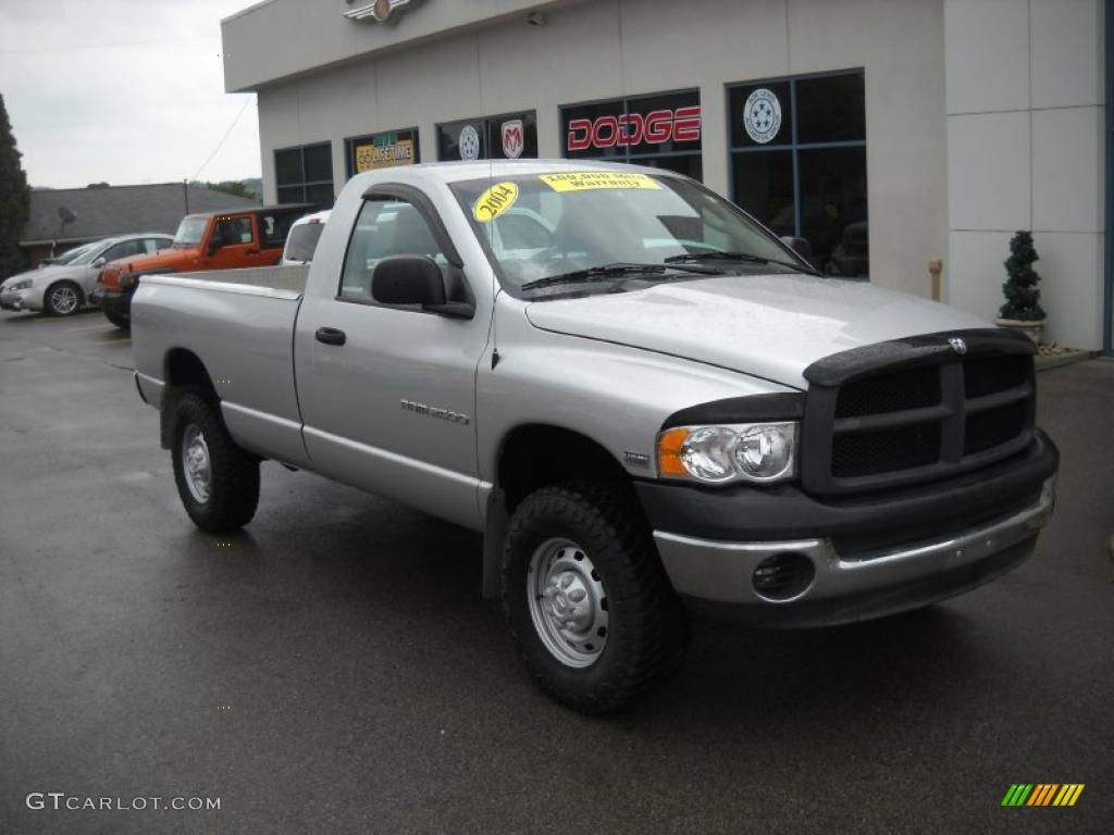 2004 Ram 2500 ST Regular Cab 4x4 - Bright Silver Metallic / Dark Slate Gray photo #17