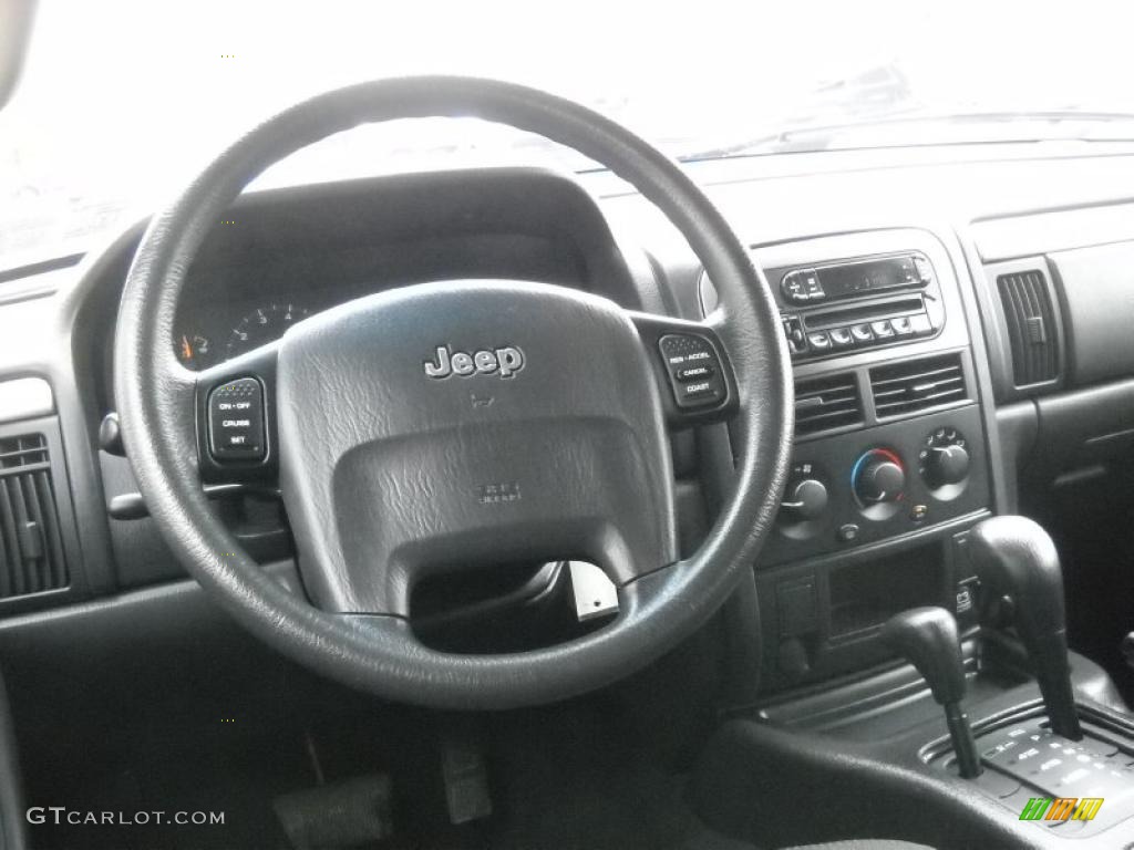 2004 Grand Cherokee Laredo 4x4 - Bright Silver Metallic / Dark Slate Gray photo #11