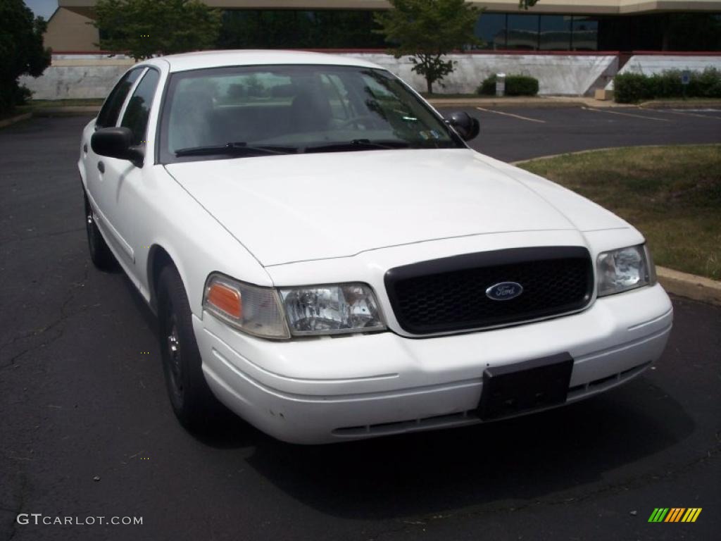 2003 Crown Victoria Police Interceptor - Vibrant White / Medium Parchment photo #4