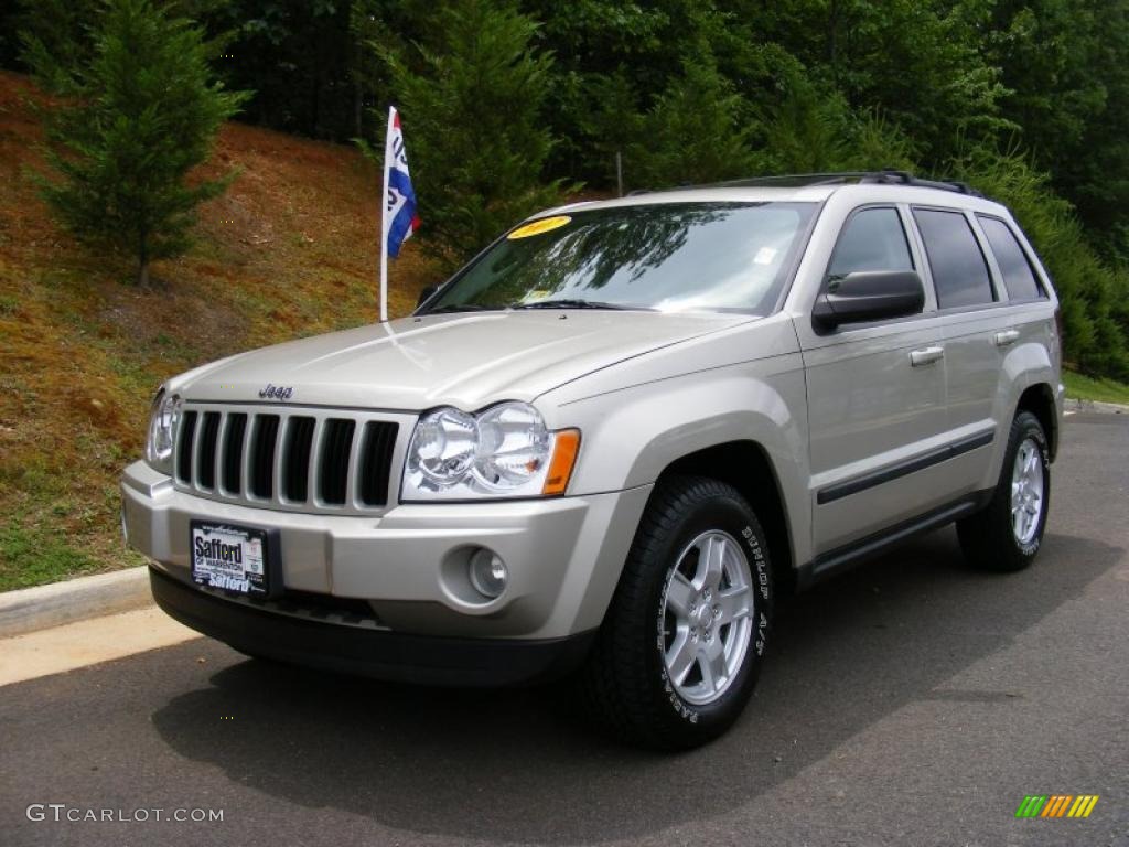 2007 Grand Cherokee Laredo 4x4 - Light Graystone Pearl / Khaki photo #1