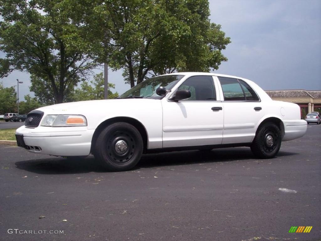 2003 Crown Victoria Police Interceptor - Vibrant White / Medium Parchment photo #13